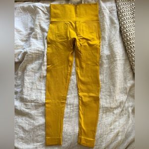 SET ACTIVE by Madelyn Cline Sculptflex box cut bra in Daisy - size Small